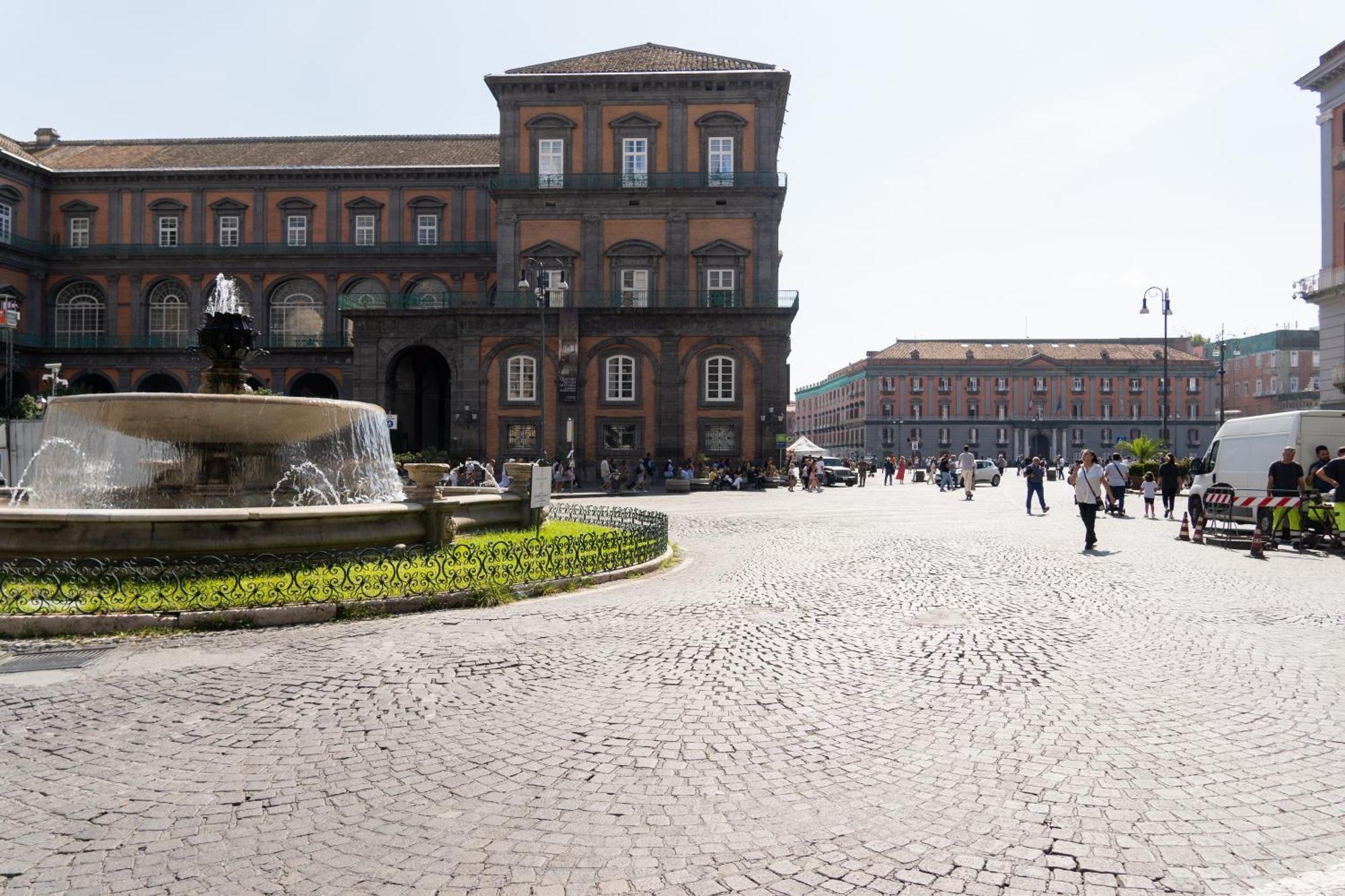 Don Lope Suite-piazza Del Plebiscito * Napels